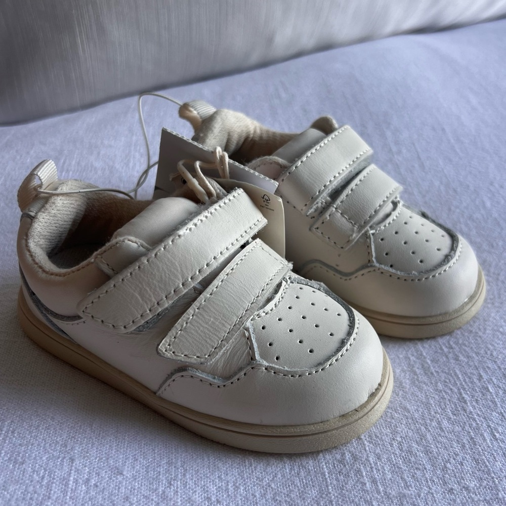 NWT Zara Leather Kids White Velcro Sneakers